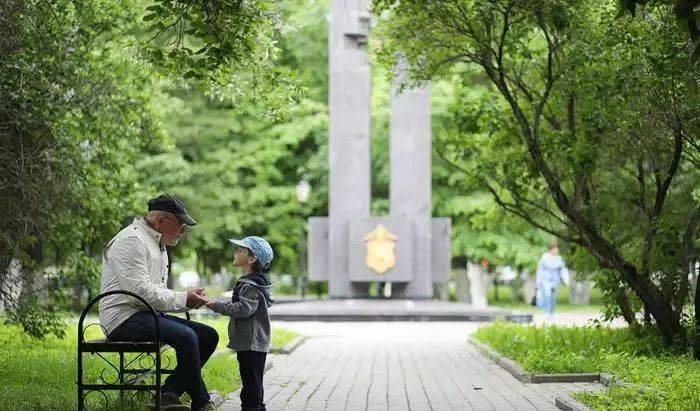 对联：上联“想孙子，盼孙子，有了孙子是孙子”，下联堪称经典