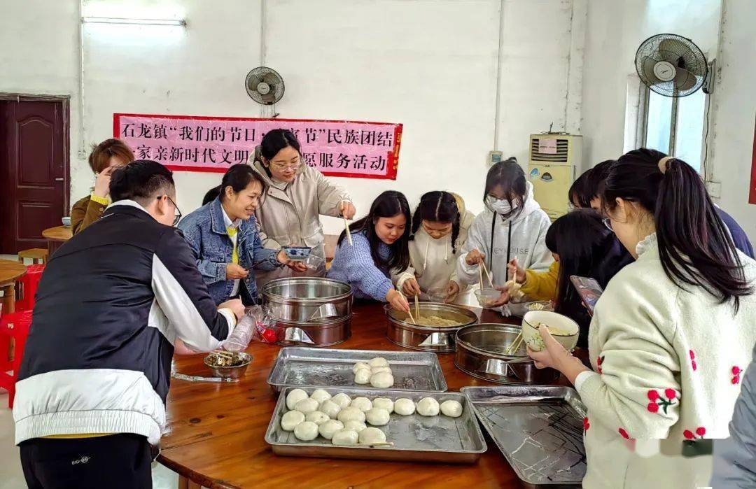 石龙镇开展“我们的节日·元宵节”民族团结一家亲志愿服务活动