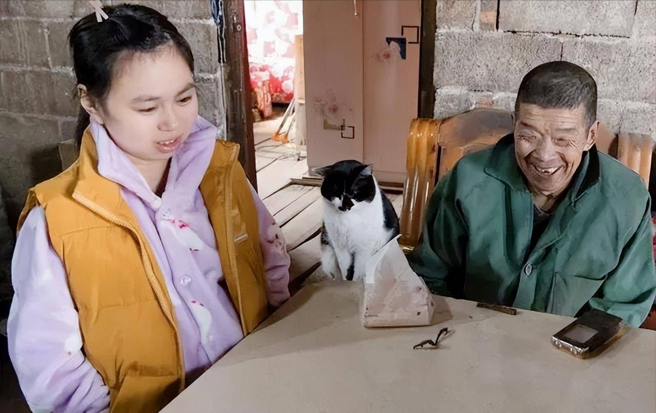 陕西小伙千里赴渝见网友，不料网友身患残疾，小伙：我和她结婚