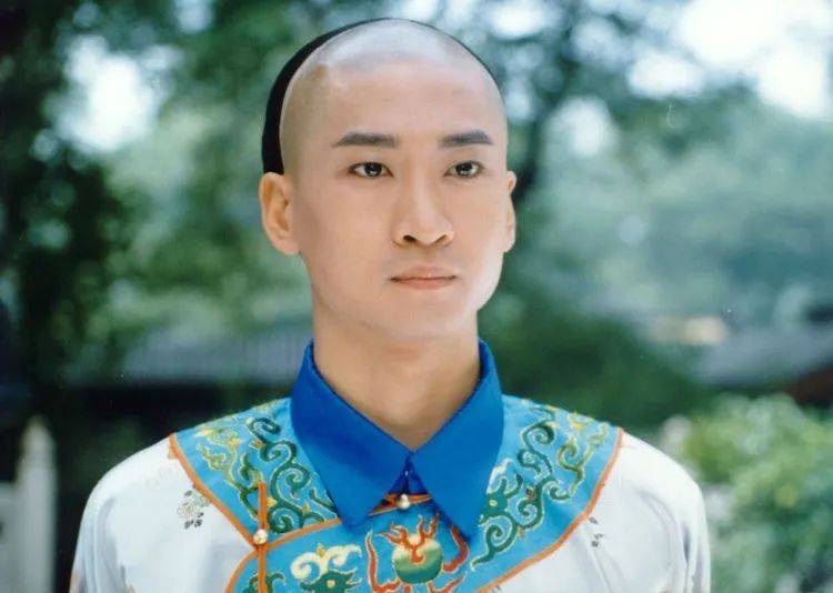 周杰夸张颂文被喷地图炮!逼前女友吃避孕药,与小18岁模特搞暧昧,他人品真不行?