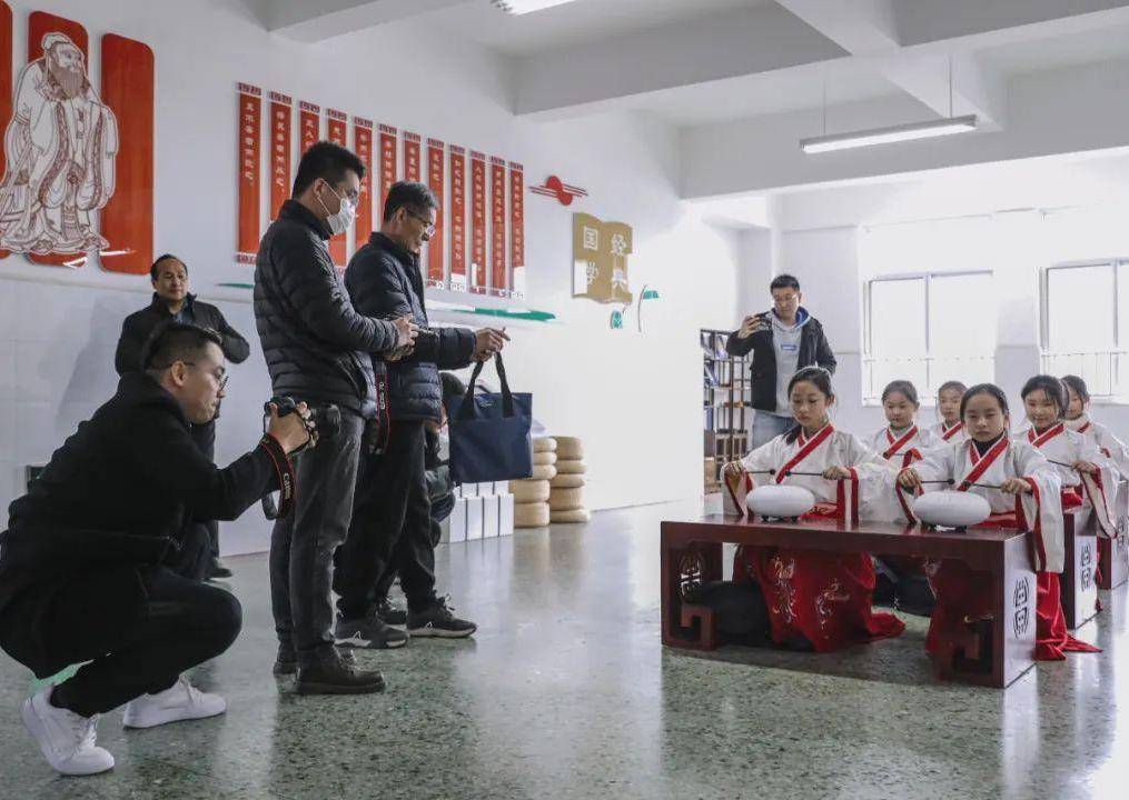 峄城区举行2023年教育体育十件惠民实事新闻发布会