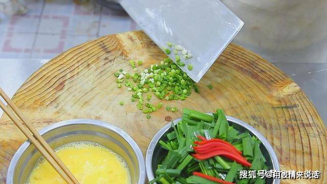 韭菜炒鸡蛋，打鸡蛋时多这2步骤，鸡蛋随便炒也不会老