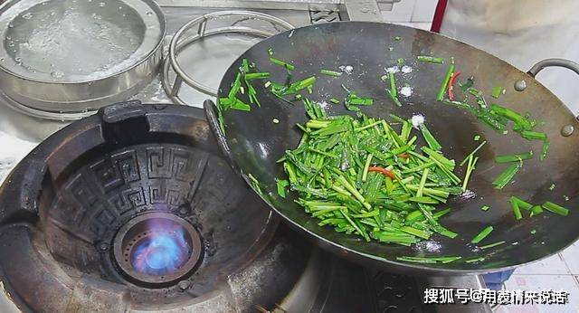 韭菜炒鸡蛋，打鸡蛋时多这2步骤，鸡蛋随便炒也不会老