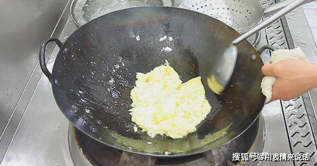 韭菜炒鸡蛋，打鸡蛋时多这2步骤，鸡蛋随便炒也不会老