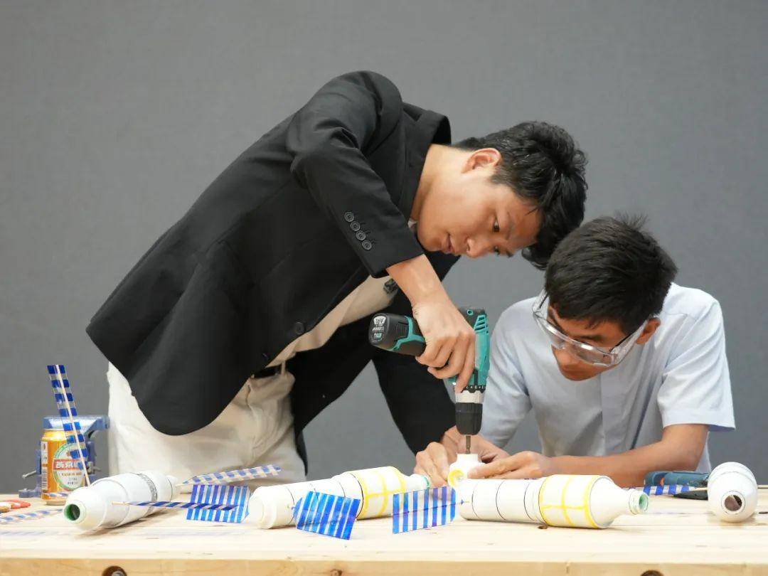 三二一发射！这群县城小学生竟用塑料瓶造火箭
