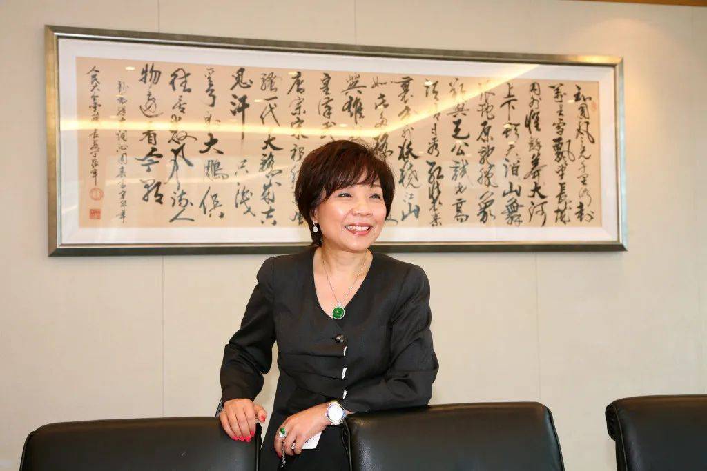 赌王三太戴上亿翡翠，泼天的富贵靠珠宝堆！为什么贵妇都爱翡翠？