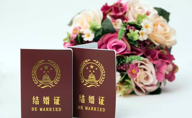 55岁老汉娶20岁智障女孩：有多少人的婚姻是为了生存，而不是爱情