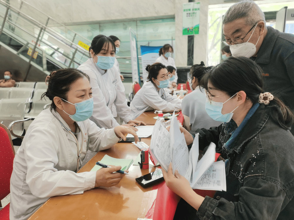 西安市中心医院举办“世界哮喘日”义诊活动