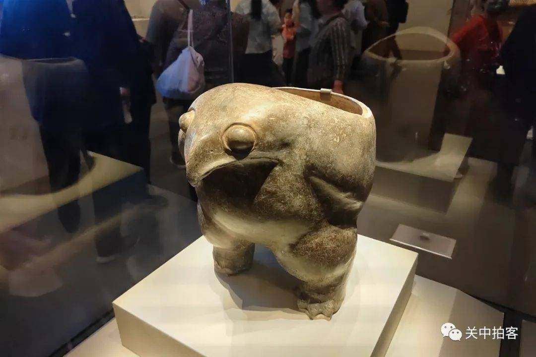 走进国家博物馆：看望渭南市出土的鹰形陶鼎