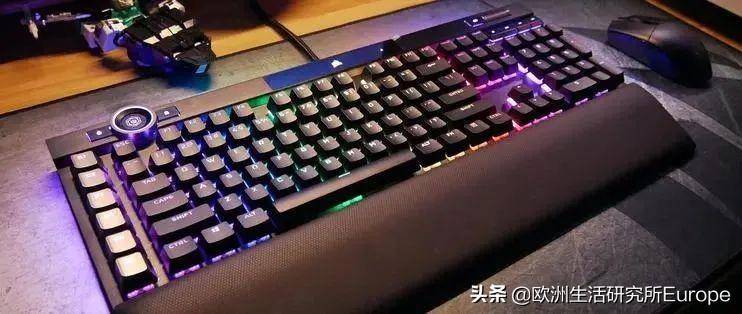 对面的女孩看过来，情人节送男生礼物指南