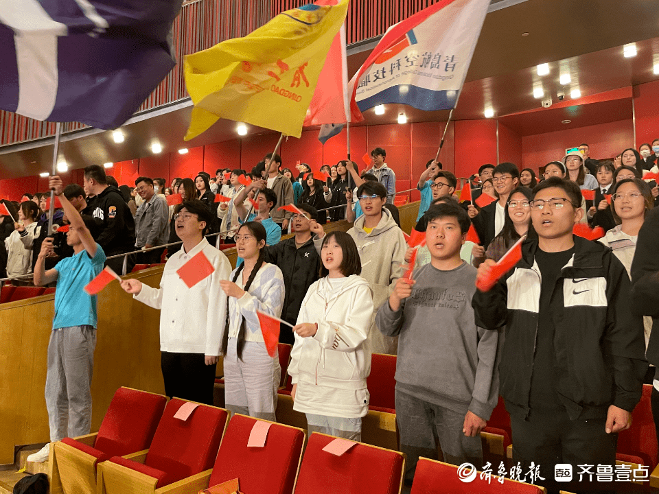 舞动青春活力，彰显青春风采！五四青年节青岛举行大学生文艺汇演