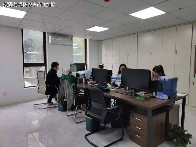 是什么原因导致“建筑工程资料就是一堆废纸”的现象？