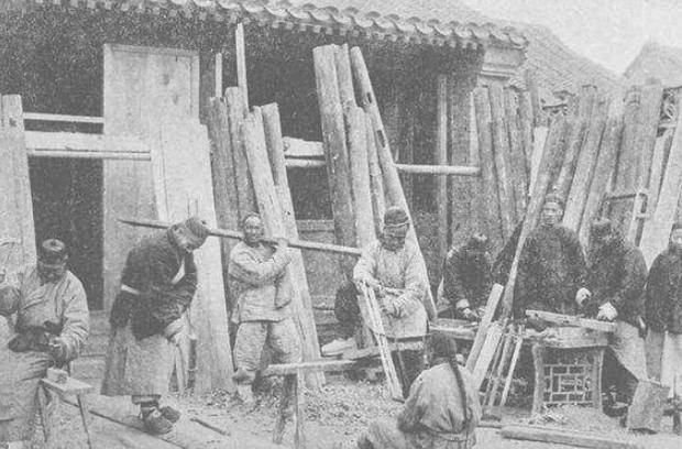 棺材店门口对联，上联：人无千岁寿，下联道出人生真谛、堪称经典