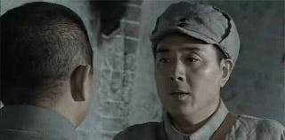亮剑：丁伟为什么要送李云龙一份厚礼？难道是可怜李云龙吗？