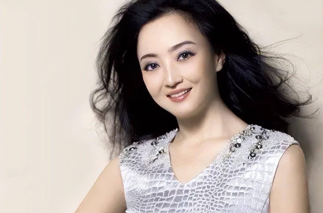 主持人沙桐，一婚后被美女演员“逼婚”，今二婚也结束，各自安好