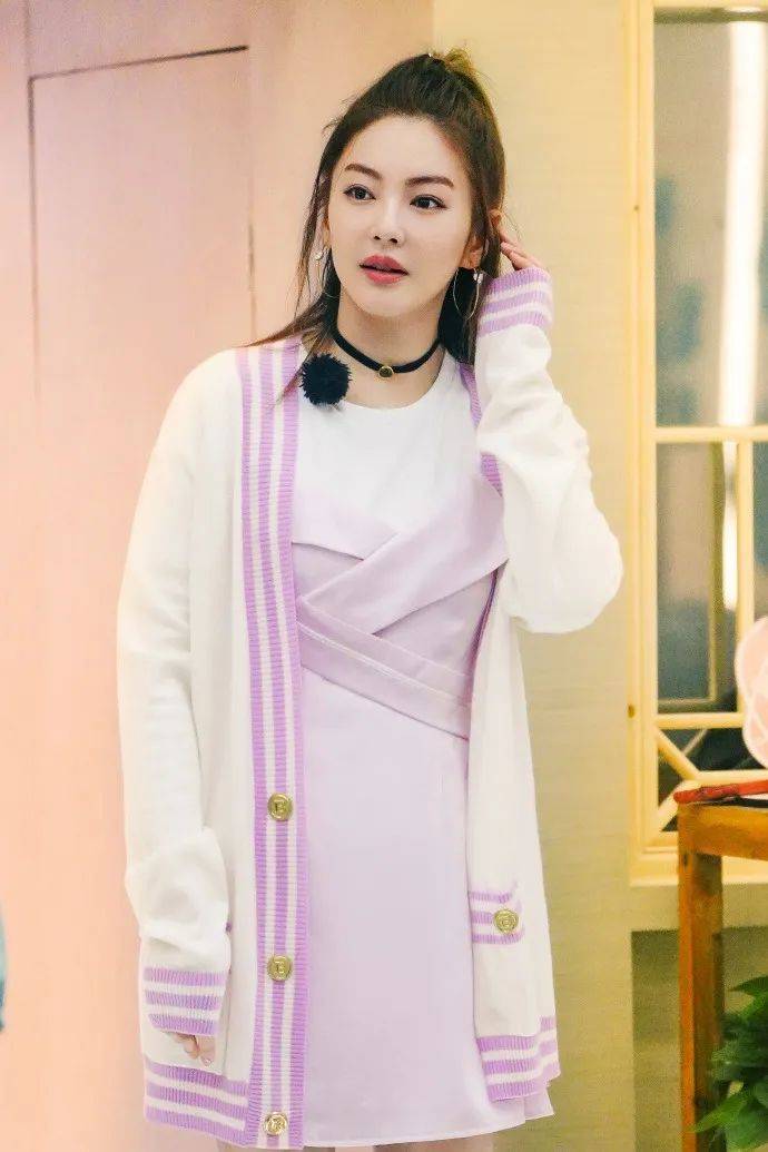 张雨绮，你知道你这么穿美炸了吗？！请继续保持