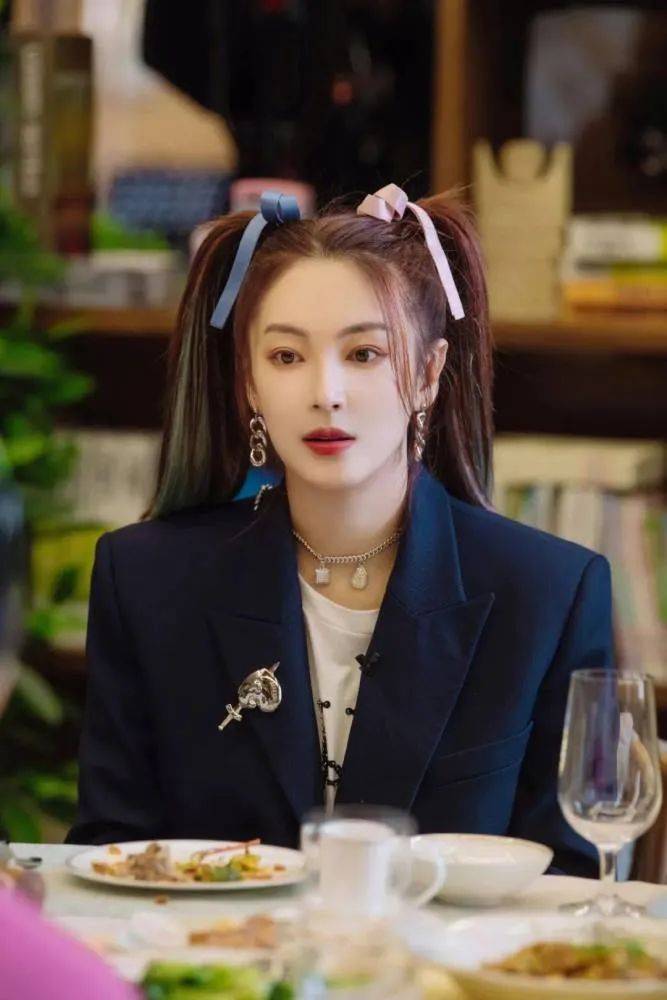 张雨绮，你知道你这么穿美炸了吗？！请继续保持