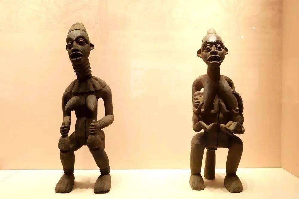 相约伊犁州博物馆，看非洲雕塑艺术展
