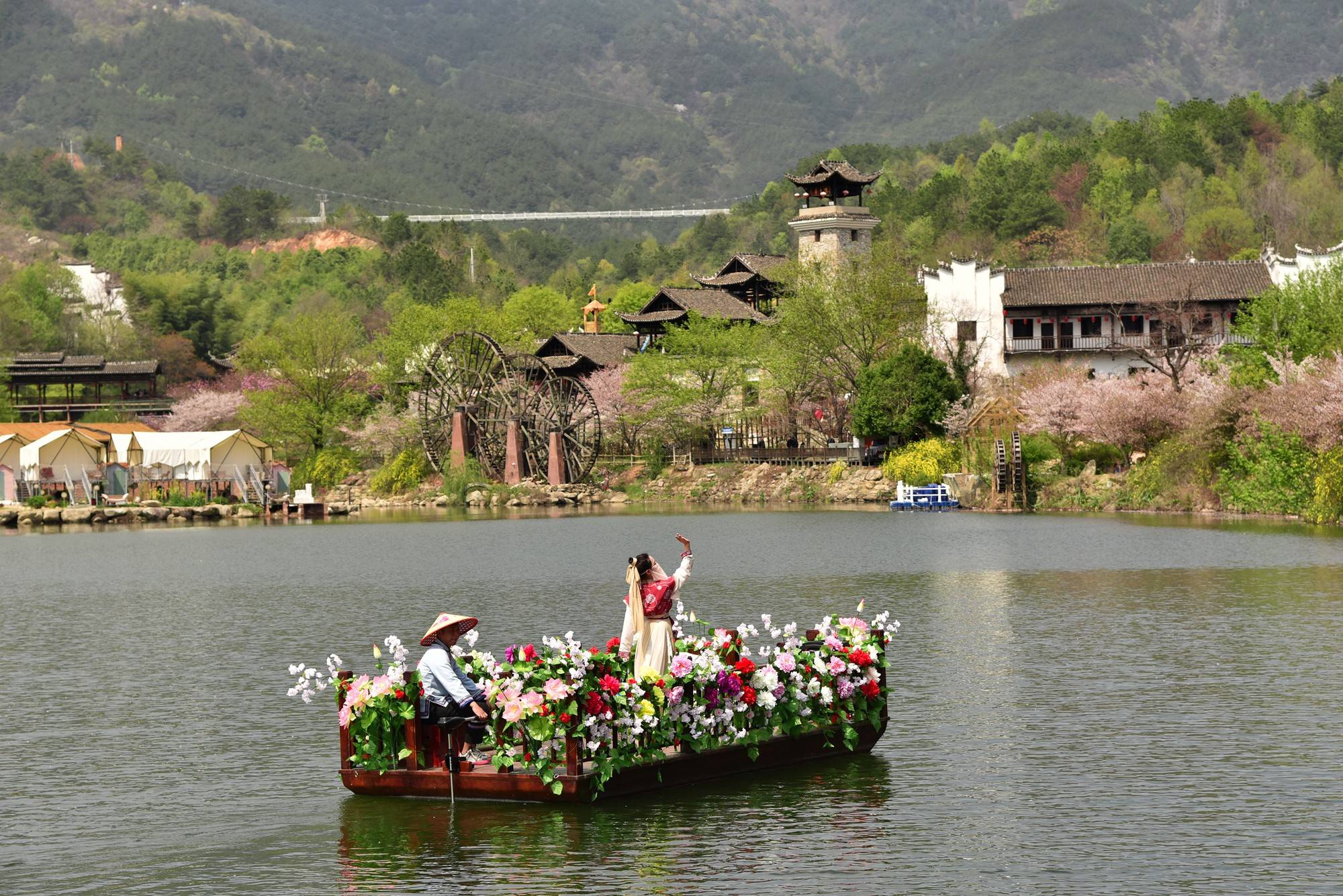品乡土美食，住精品民宿，花海打卡拍美照，武汉春天这样玩就对了