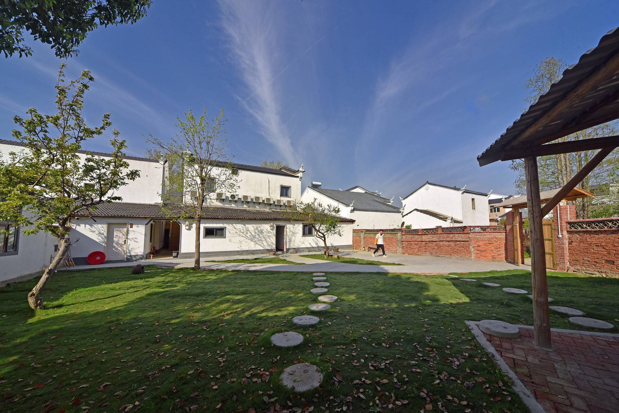 品乡土美食，住精品民宿，花海打卡拍美照，武汉春天这样玩就对了