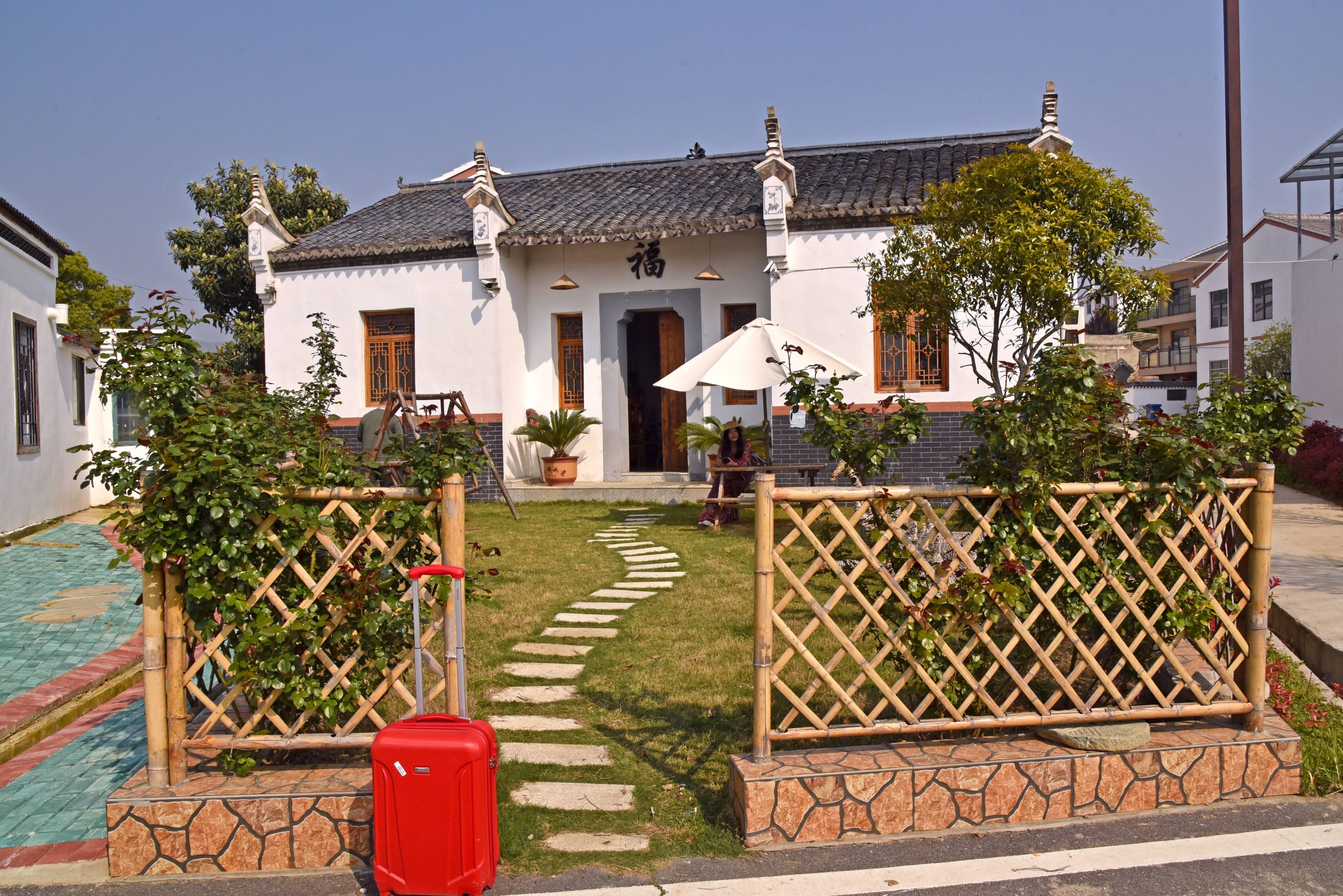 品乡土美食，住精品民宿，花海打卡拍美照，武汉春天这样玩就对了