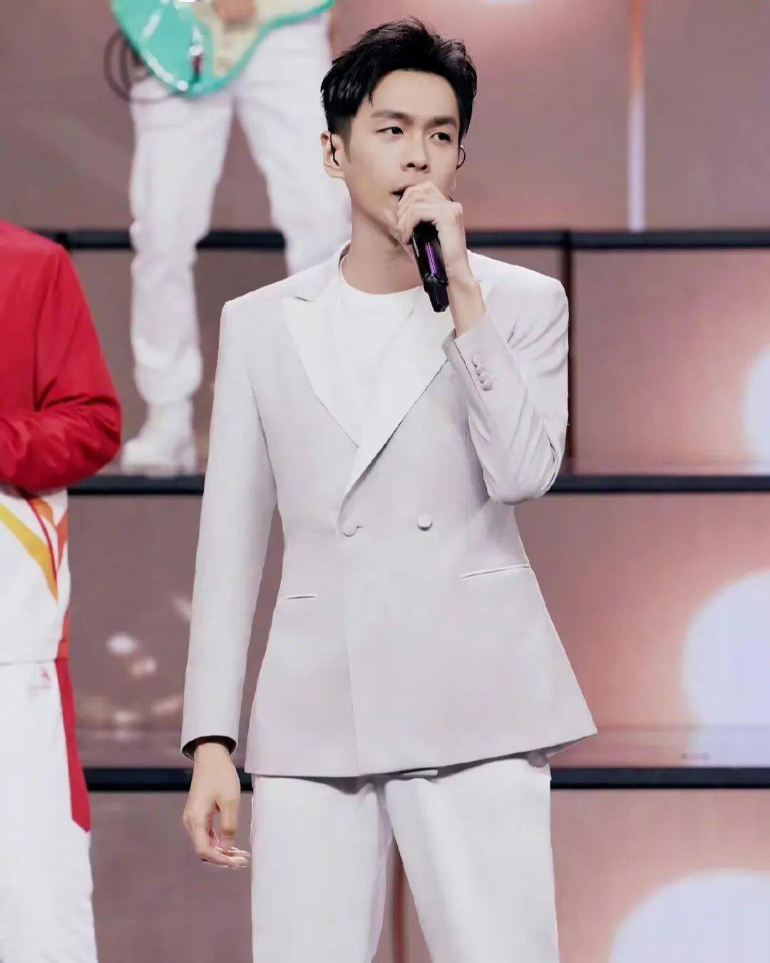 杨洋&王楚然恋情实锤了？杨幂甘居二番作配？《庆余年2》终于来了？女星转移财产再离婚？