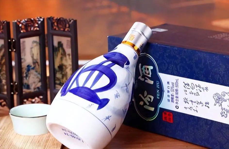 送礼不知道送什么？指南：这4款端庄大气的纯粮白酒不错！