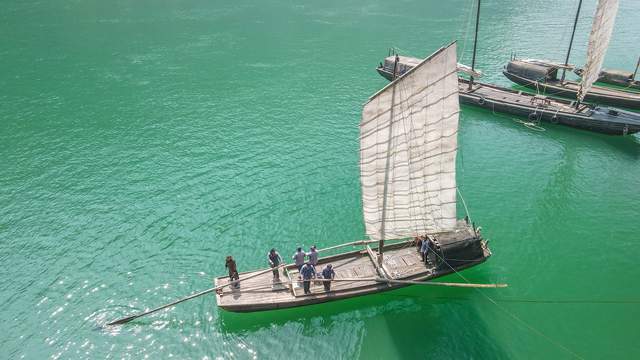 三峡人家风景区，传统的三峡吊脚楼，巴王寨民俗歌舞很有特色