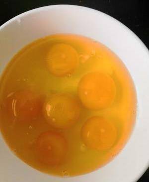 简易版韭菜炒鸡蛋，鸡蛋味道非常鲜嫩