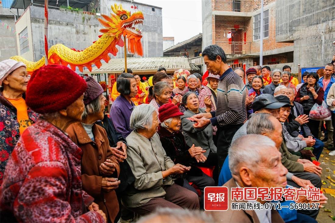 晚安十点（2023.2.21）丨久违的快乐回来了！二月二，这些地方好热闹