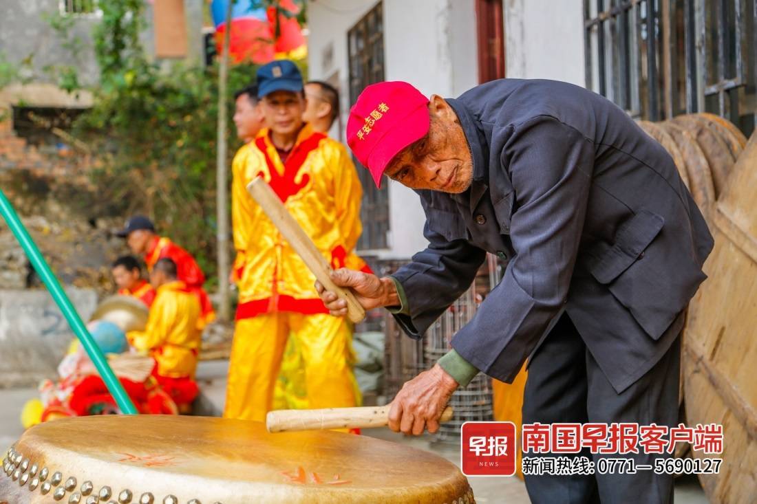 晚安十点（2023.2.21）丨久违的快乐回来了！二月二，这些地方好热闹