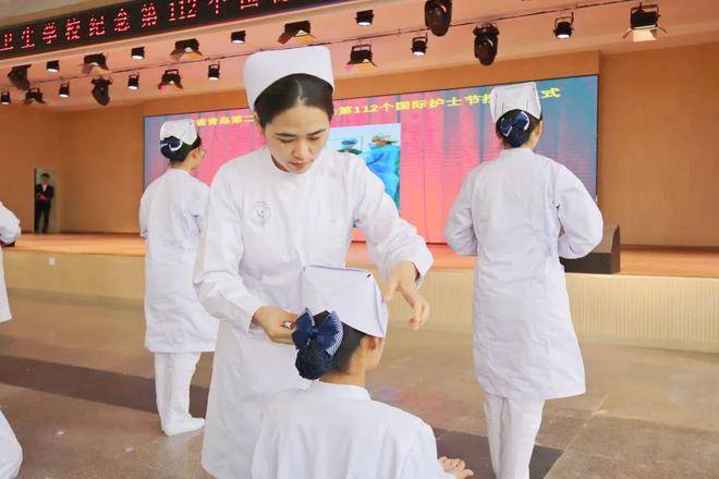 青岛二卫校举行庆祝“五四”青年节暨“5·12”国际护士节系列活动
