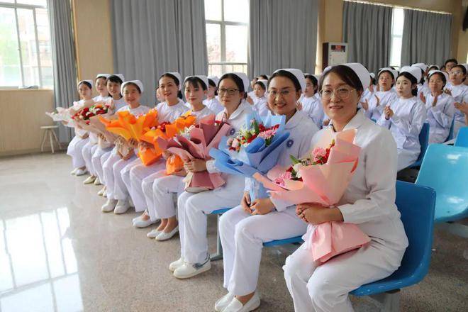 青岛二卫校举行庆祝“五四”青年节暨“5·12”国际护士节系列活动