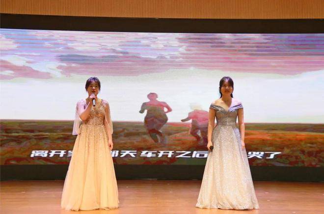 青岛二卫校举行庆祝“五四”青年节暨“5·12”国际护士节系列活动