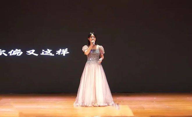 青岛二卫校举行庆祝“五四”青年节暨“5·12”国际护士节系列活动