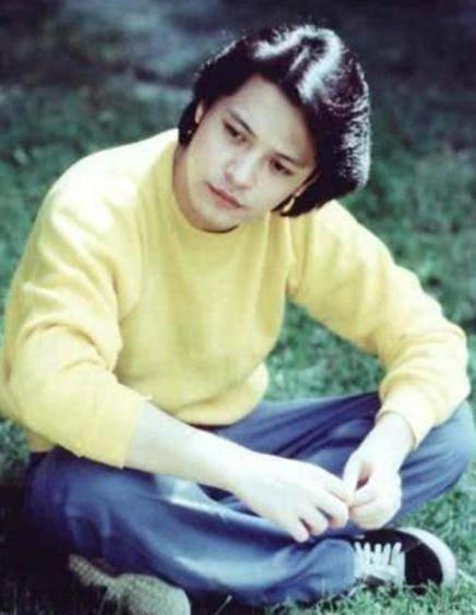 时代男神费翔：一生爱过6个顶级女星，至今单身的原因让母亲内疚