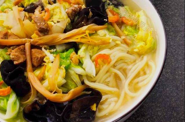 胶东特色美食开卤面，鲜美独特吃不够，三九天温暖的晚餐