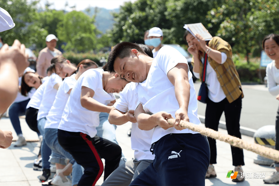 微洪江丨市人民医院：开展2023年“5.4”青年节“5.12”国际护士节拔河比赛