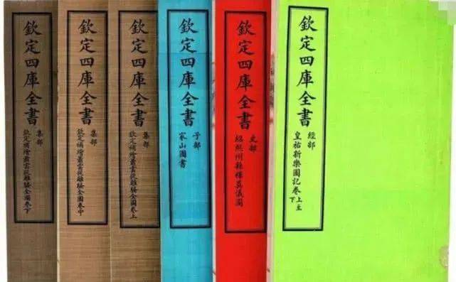 上联8个字，下联7个字，纪晓岚7岁时候的对联，堪称经典