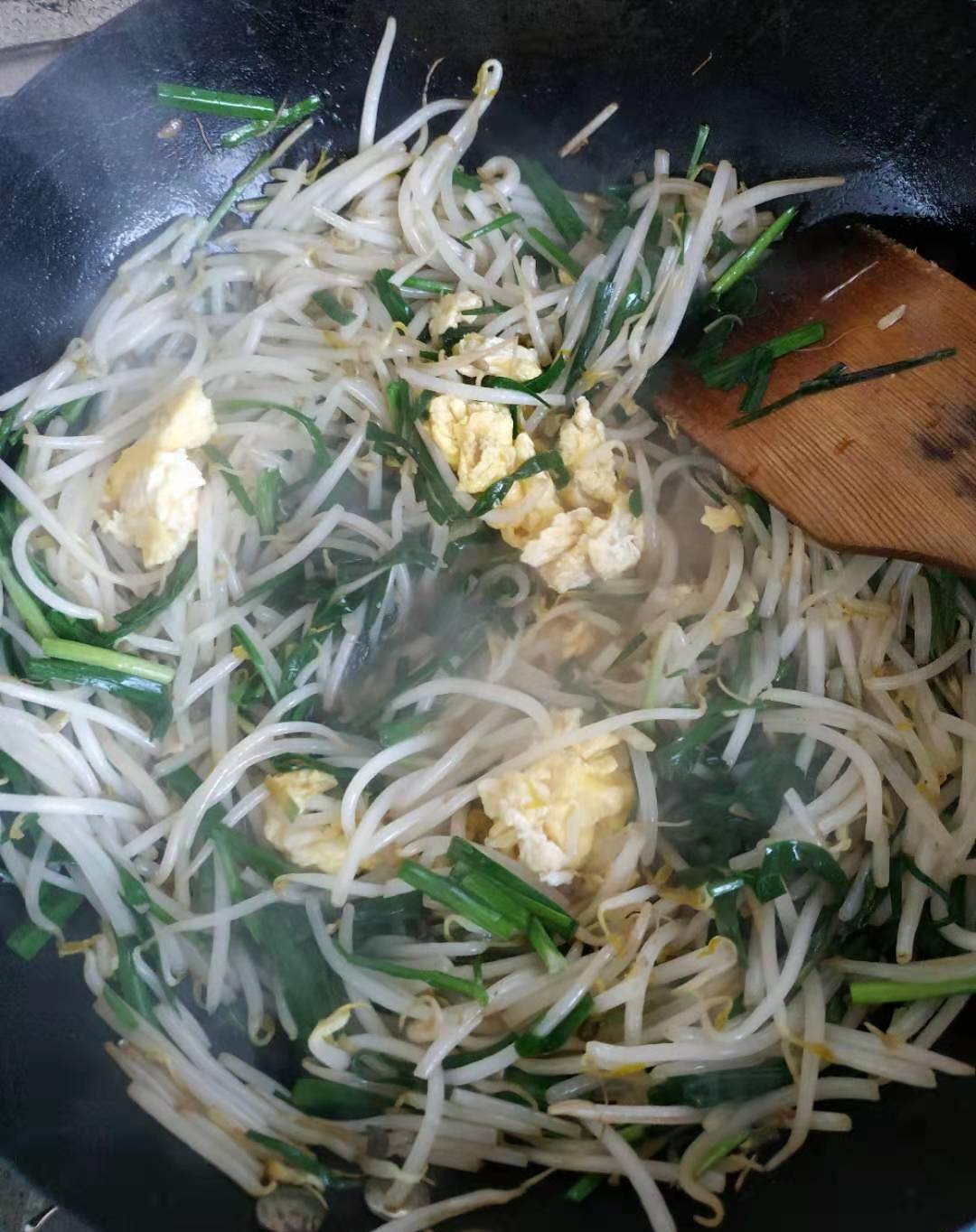 经典的豆芽韭菜炒鸡蛋，你吃过吗？