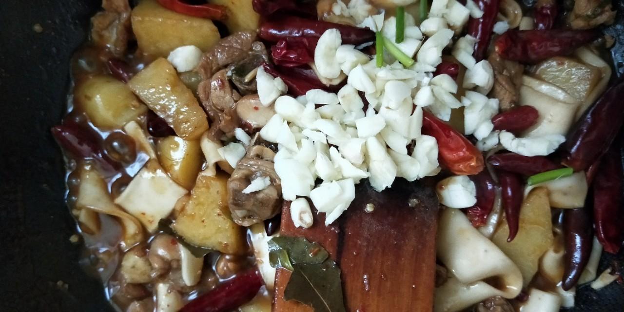家常新疆大盘鸡的做法_鸡胸脯肉的做法大全家常_大盘鸡的家常做法