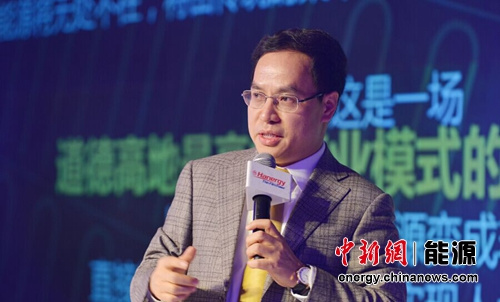 图为汉能控股集团董事局主席李河君。
