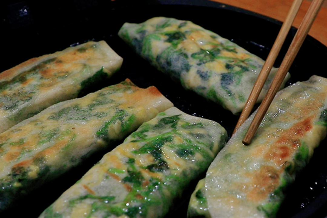 果仁菠菜的做法_菠菜的做法_菠菜紫菜蛋花汤的做法