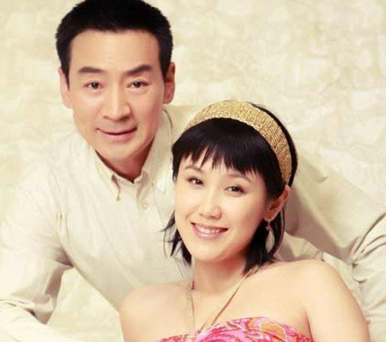 2003年，49岁的寇振海向演员李婷表白，李婷婉拒道：“寇老师