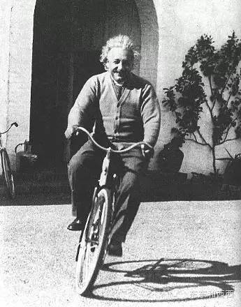 爱因斯坦_爱因斯坦简介_爱因斯坦一生获得过几次诺贝尔奖