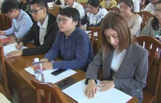 公务员绝对不允许做的副业：一旦被发现，轻者处分，重者开除公职