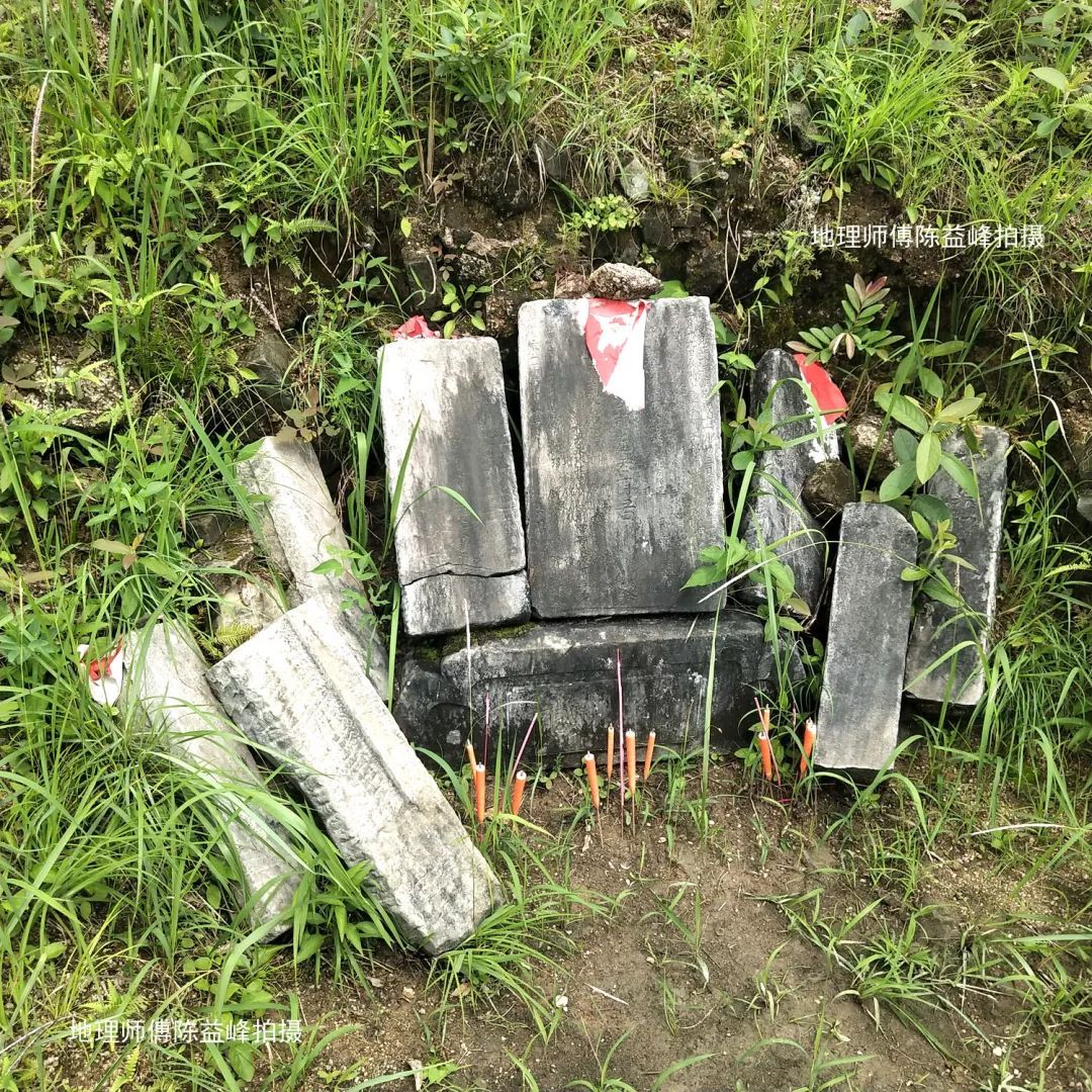陈益峰：仙人大座，穴在脐腹和气海