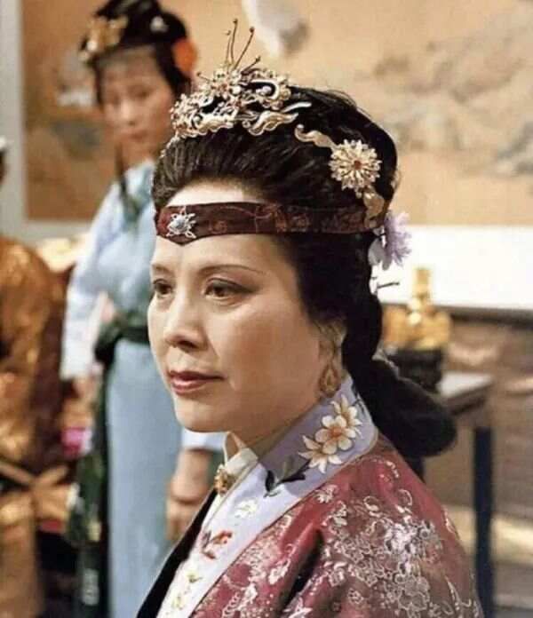 《红楼梦》：为什么王夫人认定绣春囊是王熙凤的东西