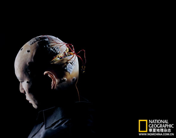 人与机器人：人机嫁接技术或把人类引向永生