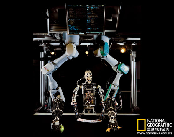 人与机器人：人机嫁接技术或把人类引向永生